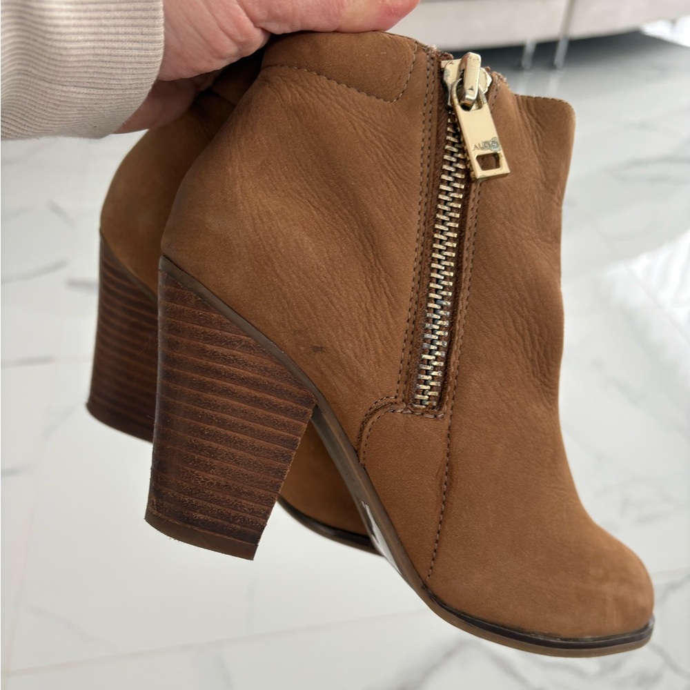 Aldo Tan Ankle Booties with Gold Zipper size 7
